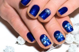 nail Design - Get festive fingernails with the ENTERTAAINER